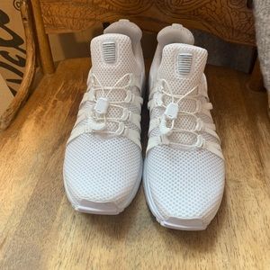 Lightweight women’s white Nike’s